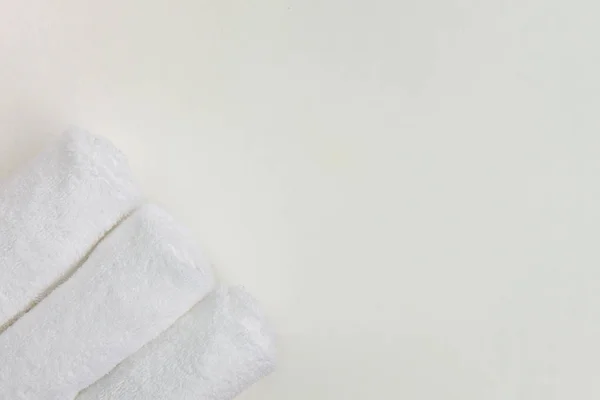 Three Rolls Clean White Spa Salon Bath Towels Isolated White — Stock Photo, Image