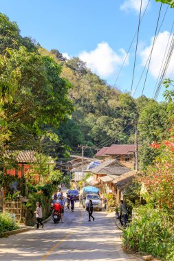 Chiang Mai, Tayland - 10 Ocak 2018: Mae Kampong, Vadi köyü, ünlü eko-turizm ve tatil beldesi.