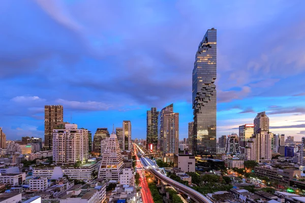 Bangkok Cidade Distrito Negócios Com Arranha Céu Crepúsculo Tailândia — Fotografia de Stock