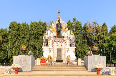 Phayao, Tayland - 18 Şubat 2018: Pho Khun Ngam Muang Anıtı Kwan Phayao Gölü yakınında.