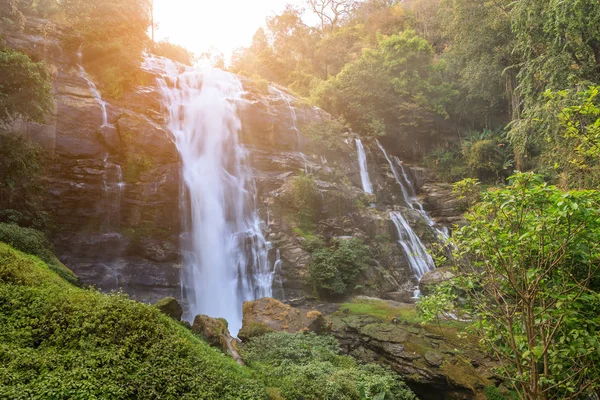 Wachirathan şelale, Doi Inthanon Milli Parkı, Chiang Mai, Tayland