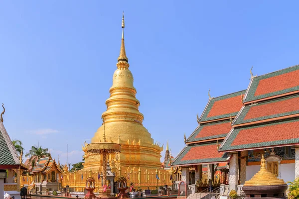 Wat Phra 'daki Altın Pagoda Haripunchai Woramahawihan, Lamphun, Tayland' ın kuzeyinde.