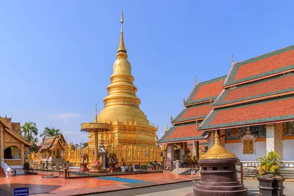 Arany Pagoda Wat Phra Hogy Haripunchai Woramahawihan Lamphun Észak Thaiföldön — Stock Fotó