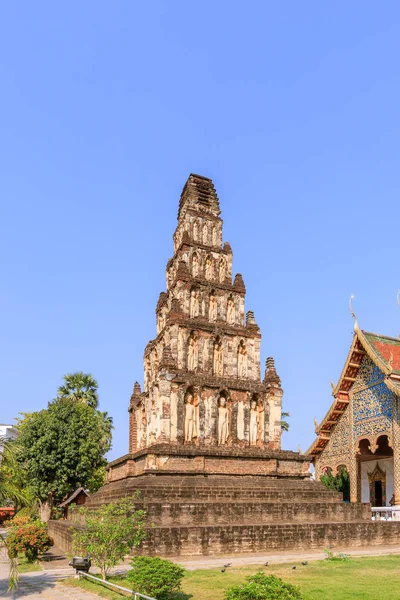 泰国北部喃奔府 Chamthewi 寺古宝塔 — 图库照片