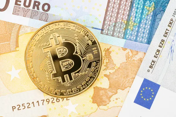 Bitcoin Token Pieniądze Banknotów Euro — Zdjęcie stockowe