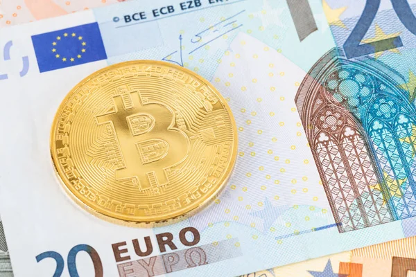 Bitcoin Token Pieniądze Banknotów Euro — Zdjęcie stockowe