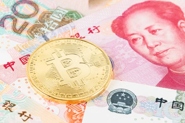 Gettone Bitcoin Sul Denaro Banconota Cinese Yuan — Foto Stock