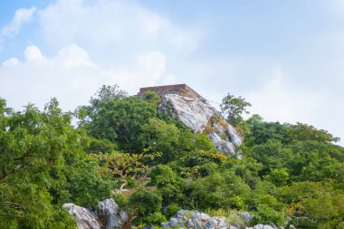 Gandhakuti veya Buda'nın kulübe Griddhakuta tepe tepe, Rajgir, Bihar, Hindistan