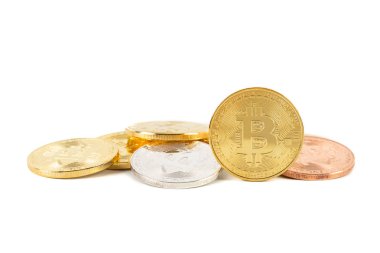 Bitcoin cryptocurrency belirteci kazık beyaz arka plan üzerinde