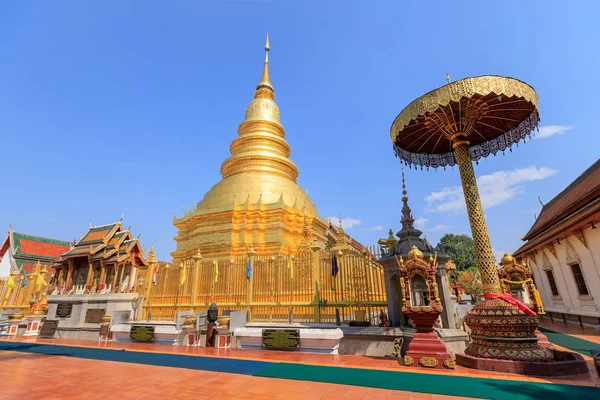 Wat Phra 'daki Altın Pagoda Haripunchai Woramahawihan Lamba' da — Stok fotoğraf