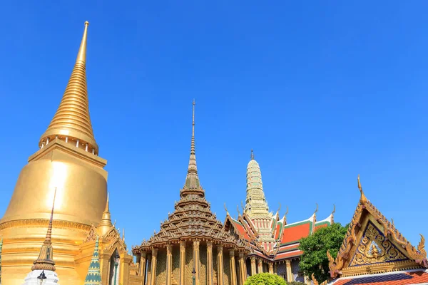 Wat Phra Kaew ou le Temple du Bouddha Émeraude à Grand Palac — Photo