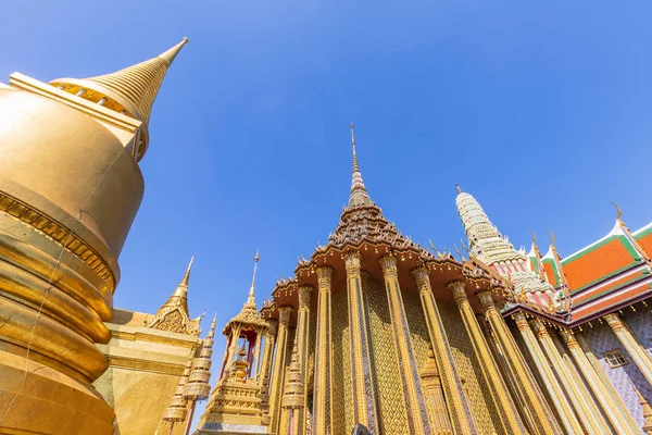 Wat Phra Kaew o el Templo del Buda Esmeralda en Grand Palac — Foto de Stock