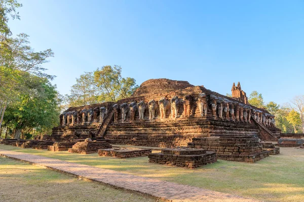 Wat Chang Rob templo em Kamphaeng Phet Parque Histórico, UNESCO W — Fotografia de Stock