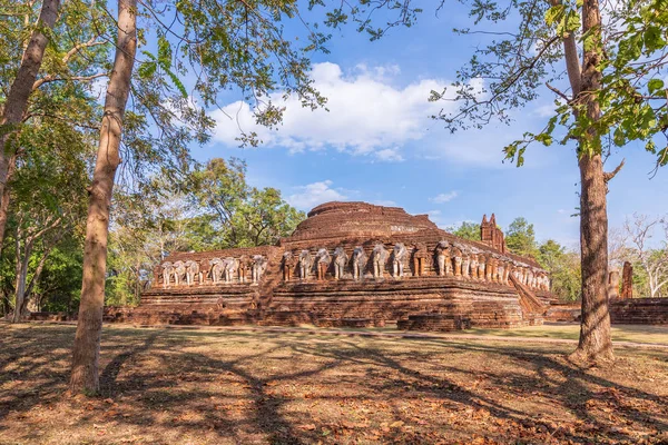 Wat Chang Rob temple in Kamphaeng Phet Historical Park, UNESCO W — Stock Photo, Image