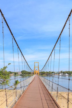 Tak 'taki Ping Nehri üzerindeki Bangkok 200. yıl köprüsü, Tha