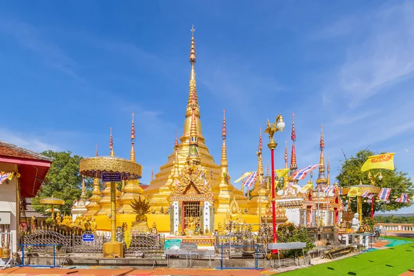 Tak, Thailand - December 24, 2018: Wat Phra Borommathat Temple a — 스톡 사진
