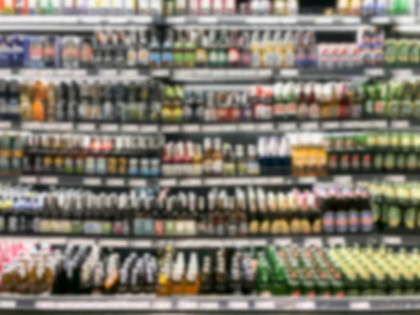 Abstract wazig moderne retail supermarkt gangpad planken gekoeld — Stockfoto