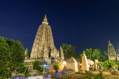 Gece Mahabodhi tapınağı, Bodh gaya, Hindistan. Gaut 'un bulunduğu site.