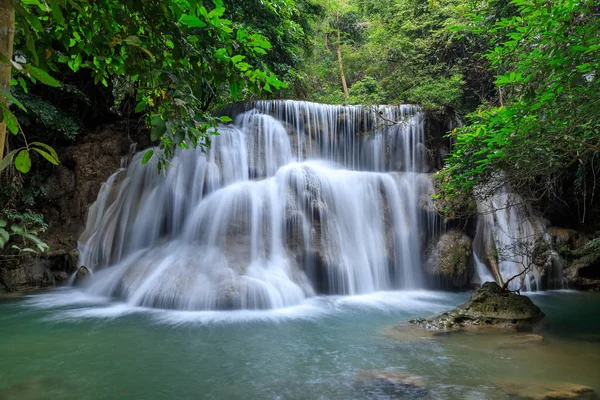 Huai Mae Khamin Waterfall tier 3, Khuean Srinagarindra National — ストック写真