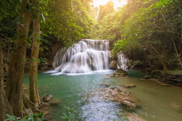 Huai Mae Khamin Vodopád úroveň 3, Khuean Srinagarindra National — Stock fotografie