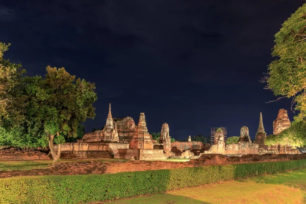 Wat Maha Ese templo en la noche con la luz, Ayutthaya —  Fotos de Stock