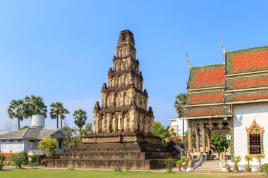 Antik pagoda adlı: Lamphun, Thailand kuzeyinde Wat Chamthewi