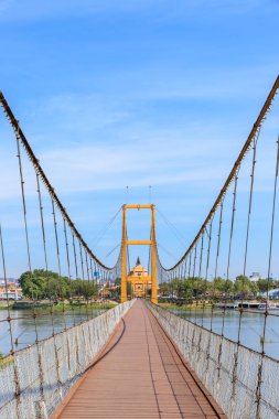 Tak 'taki Ping Nehri üzerindeki Bangkok 200. yıl köprüsü, Tha