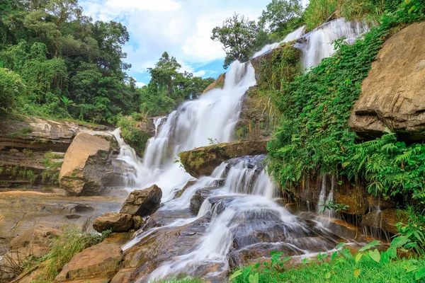 メー ・ クラン滝滝、ドイ ・ インタノン国立公園、チェンマイ、タイ — ストック写真