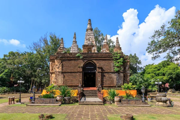 Pagode antigo em Wat Photharam Maha Wihan (Chet Yot) Chiang Man — Fotografia de Stock