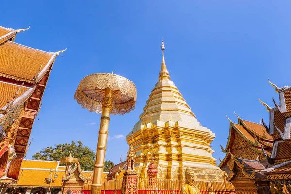 Wat Phra Que Doi Suthep es famoso templo en Chiang Mai, norte o — Foto de Stock