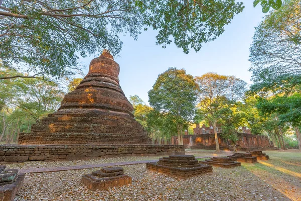 Pagoda a Wat Phra Non (fekvő Buddha) templom Kamphaeng Ph — Stock Fotó