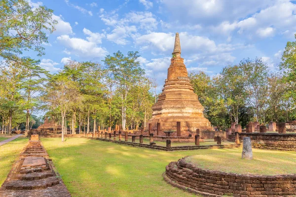 Wat Phra That temple in Kamphaeng Phet Historical Park, UNESCO W — 스톡 사진