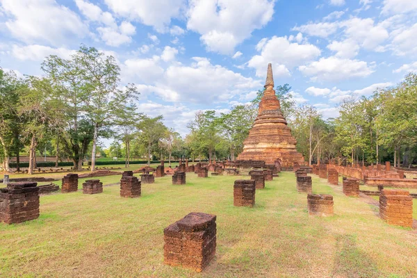 Wat Phra Aquele templo em Kamphaeng Phet Parque Histórico, UNESCO W — Fotografia de Stock