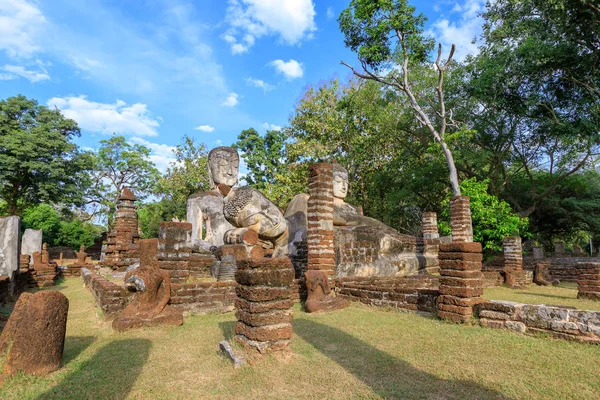 Buddha-Statuen im wat phra kaeo Tempel in Kamphaeng phe — Stockfoto