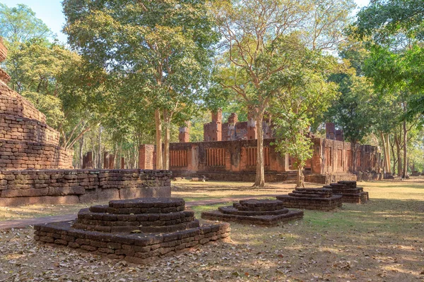 Wat Phra Non (Reclining Buddha) temple in Kamphaeng Phet Histori — ストック写真