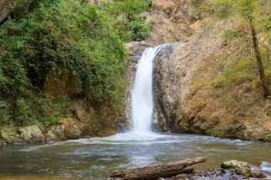 Chae Son Ulusal Parkı 'nda Şelale, Lampang, Tayland
