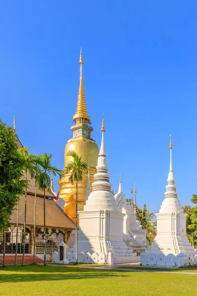 Tayland 'ın kuzeyindeki Chiang Mai' deki Wat Suan Dok Tapınağı 'ndaki pagodas. — Stok fotoğraf