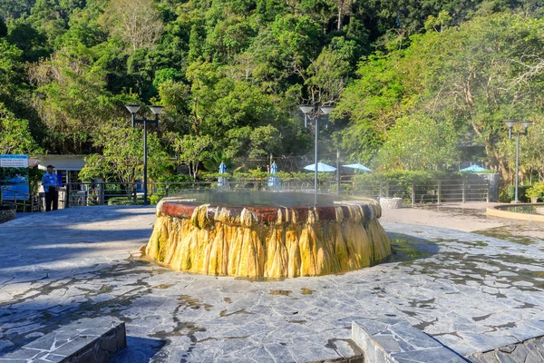 Ranong, Tailandia - 19 de febrero de 2019: Famoso pozo termal en — Foto de Stock