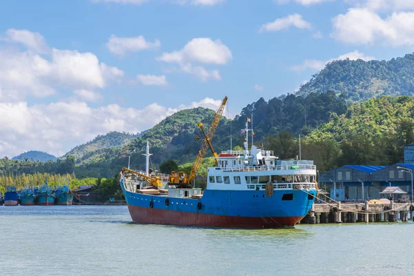 Εμπορικός θαλάσσιος λιμένας στη θάλασσα Andaman στα σύνορα Ταϊλάνδης και Mya — Φωτογραφία Αρχείου