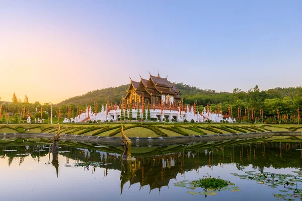 Royal Pavilion (Ho Kum Luang) Lanna style pavilion in Royal Flor — Stock Photo, Image