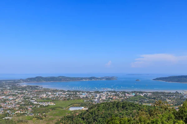 Phuket hava manzaralı mavi gökyüzü güneşli bir gün — Stok fotoğraf