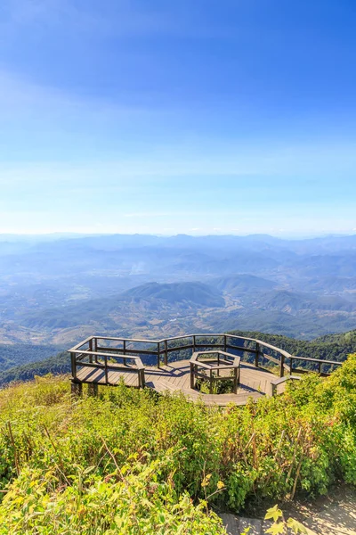 Scenery observation platform at Kew Mae Pan nature trail, Doi In — Stock Photo, Image