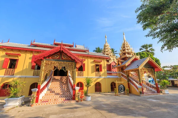 Wat Si Chum templo, belo mosteiro decorado em Mianmar e — Fotografia de Stock