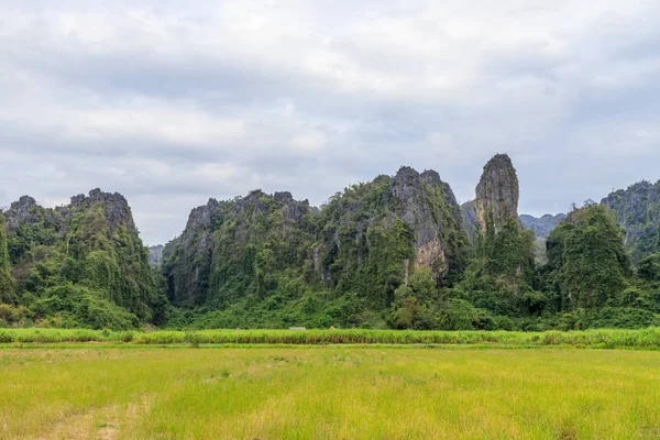 Beautiful limestome mountain range at Ban Mung Village, Noen Map — Stock Photo, Image