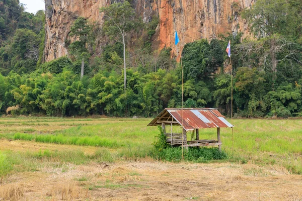 Piękne pasmo górskie w Ban Mung Village, Noen Mapa — Zdjęcie stockowe