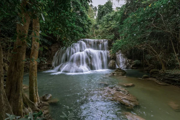 Huai Mae Khamin Waterfall tier 3, Khuean Srinagarindra National — ストック写真
