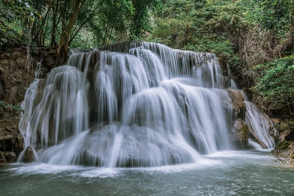 Huai Mae Khamin Waterfall tier 3, Khuean Srinagarindra National — ストック写真
