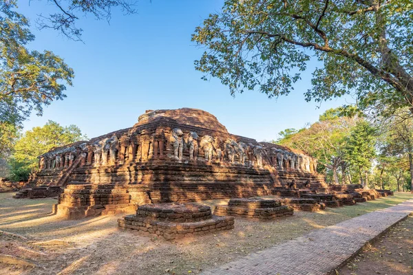 Wat Chang Rob templo em Kamphaeng Phet Parque Histórico, UNESCO W — Fotografia de Stock