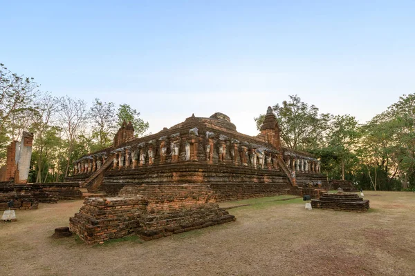 Wat Chang Rob temple in Kamphaeng Phet Historical Park, UNESCO W — ストック写真