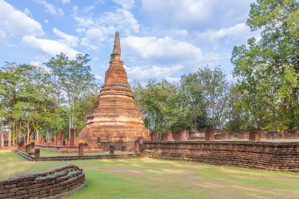 Wat Phra Aquele templo em Kamphaeng Phet Parque Histórico, UNESCO W — Fotografia de Stock